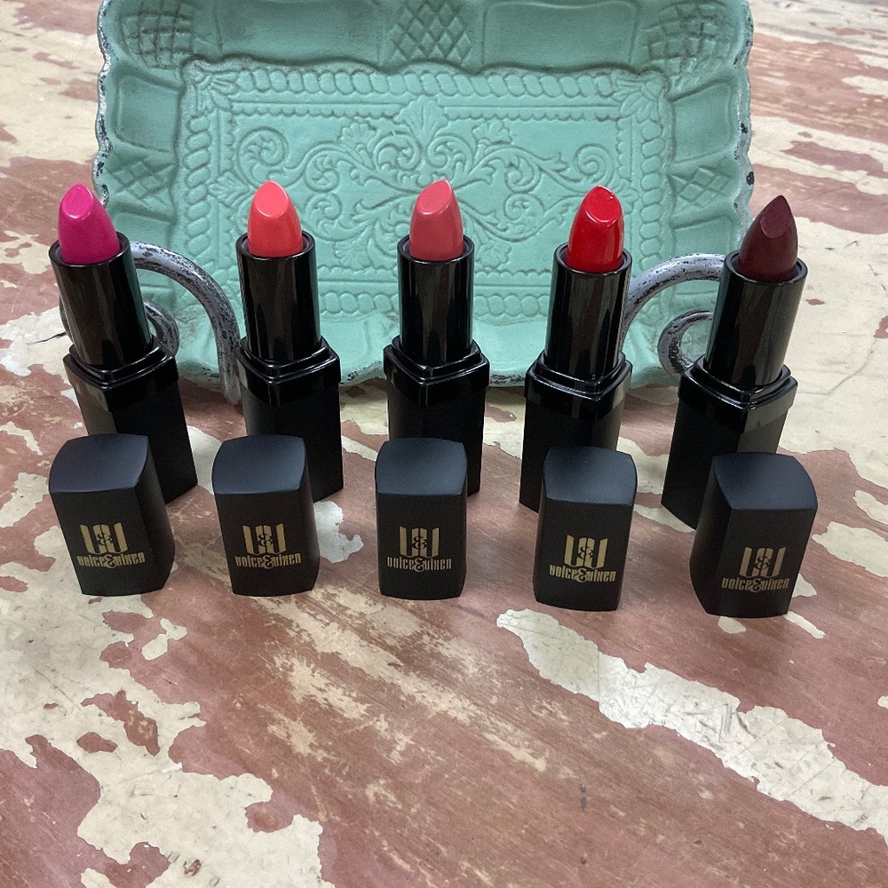 HOST💋PICK~Voice&Vixen Lipstick 💄